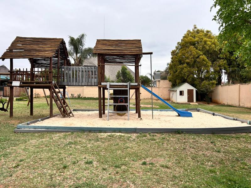 To Let 4 Bedroom Property for Rent in Melodie North West